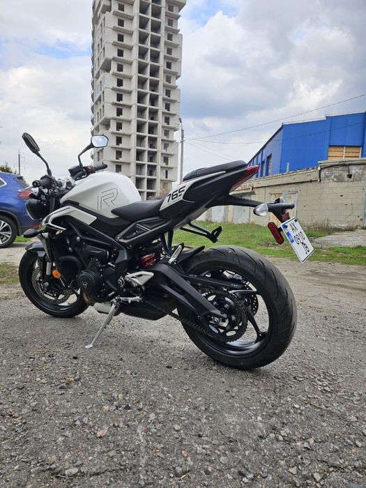 Triumph STREET TRIPlE 765