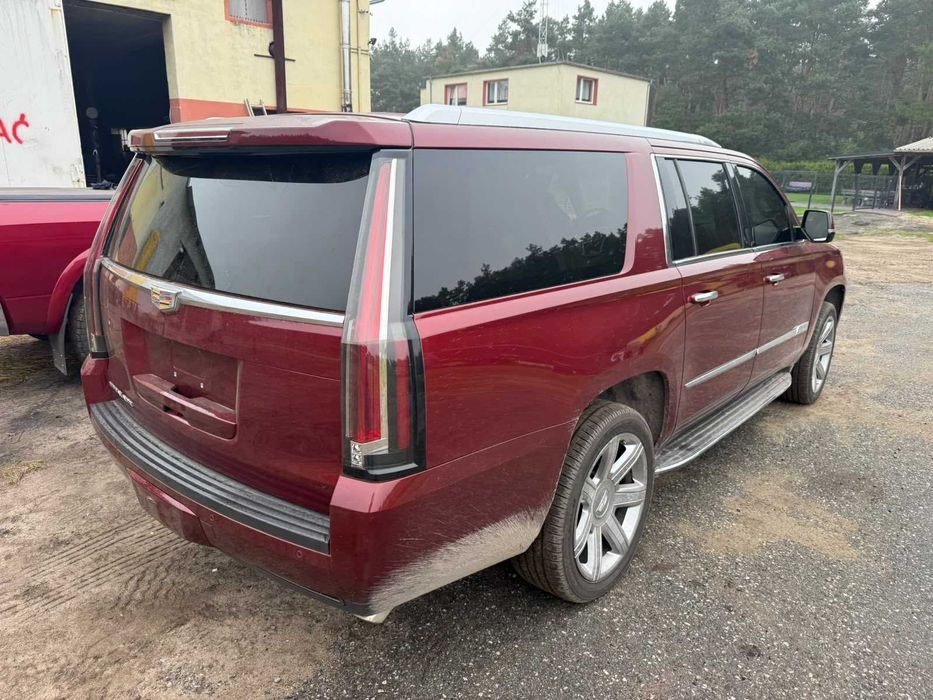 Cadilac Escalade Premium IV rok 2016 7 osób ESV 165 tys.km BEZWYPADKOWY