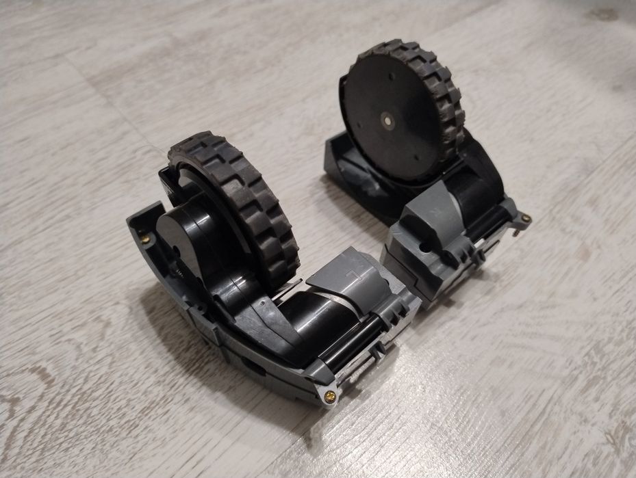 Moduł koła lewego ,L` + Moduł koła prawego ,R` Irobot Roomba 870