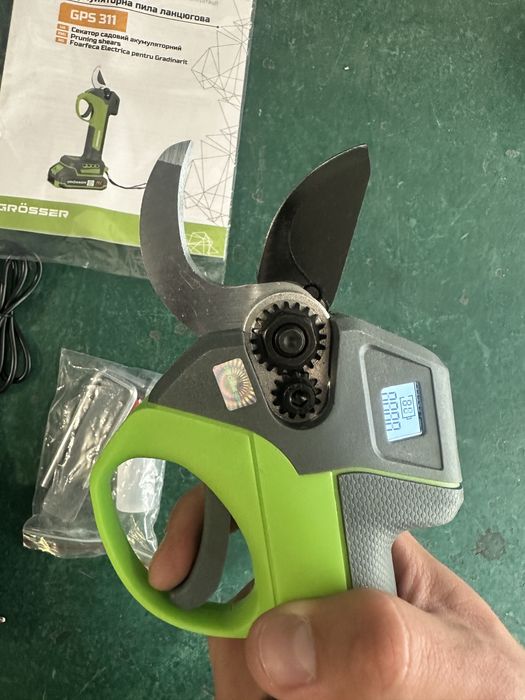 Секатор аккумуляторный садовый Grosser GPS 311