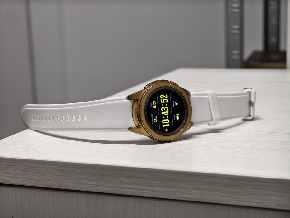 Samsung galaxy watch 42mm R810