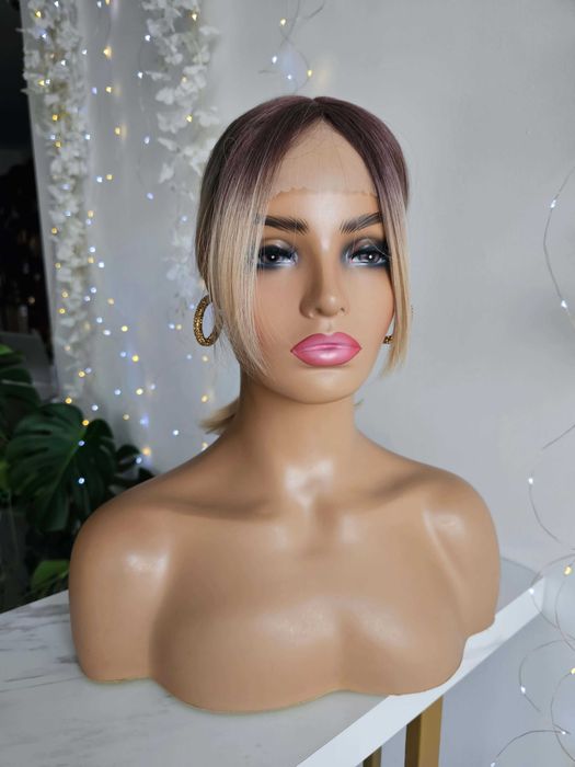 Topper Chloe jasny słoneczny blond z odrostem. Zagęszczenie fryzury