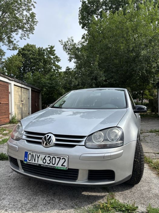 Golf V zadbany.