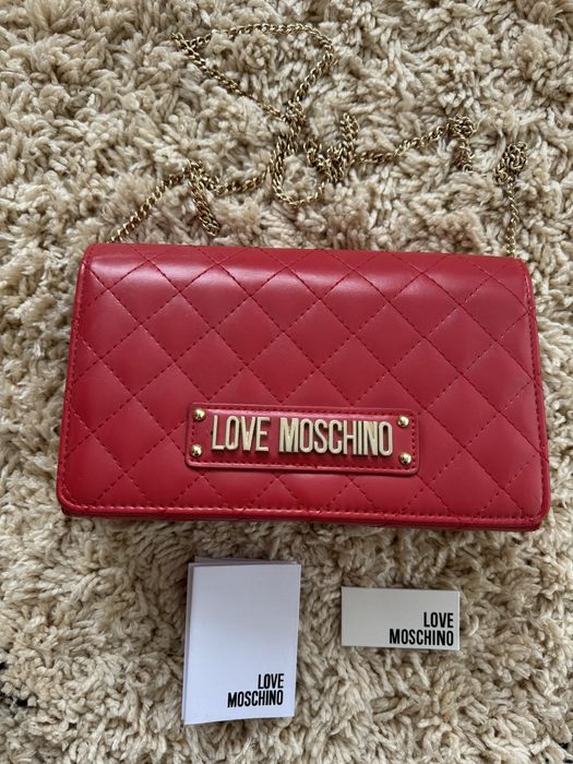 torebka Love Moschino na łańcuszku na ramię czerwona wizytowa pikowana