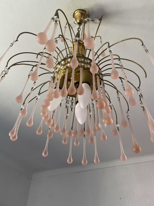 Candieiro rosa com pingentes