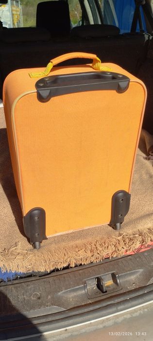 Mala de viagem 45x35x17. Em Loulé.