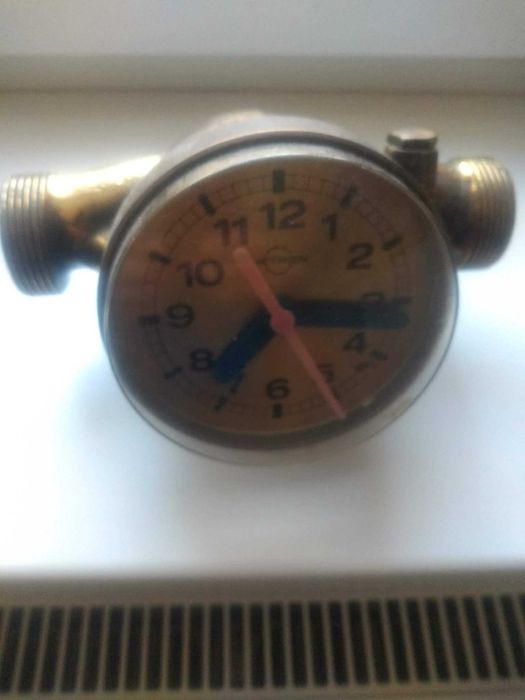 zegar mosiężny z metronu