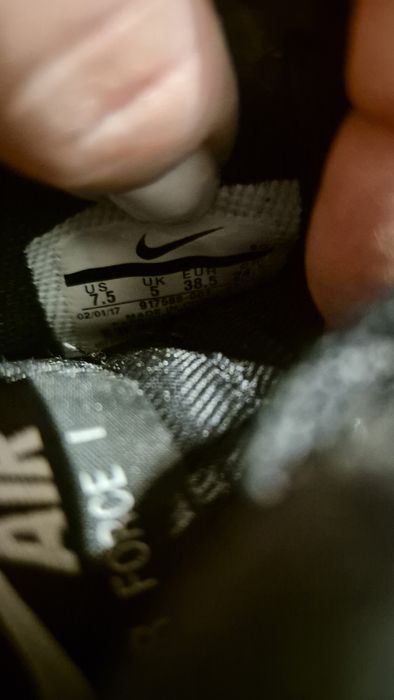 Nike air force 38. 5 skórzane
Zapiętki wytarte