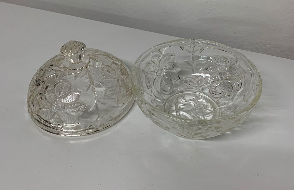 Bomboneira vidro Trabalhada e antiga