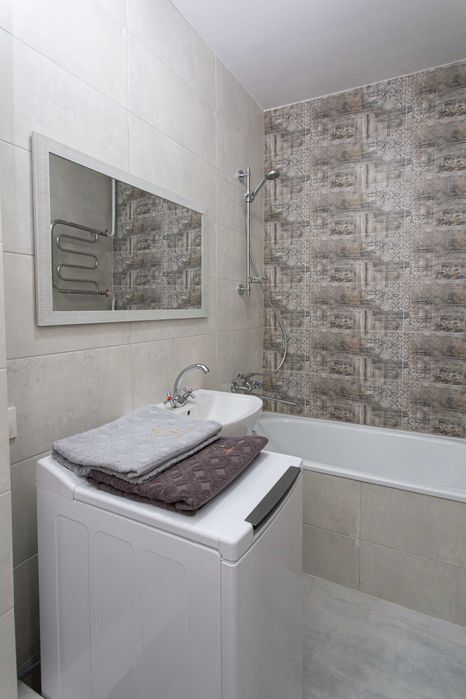 Центр. Вул. Б. Хмельницького 17. 2 кімнати. Квартира подобово