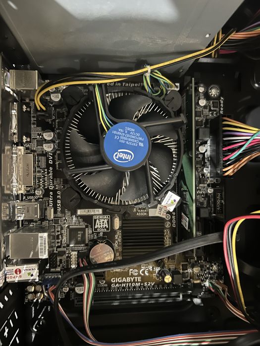 системний блок	Gigabyte GA-H110M-S2V