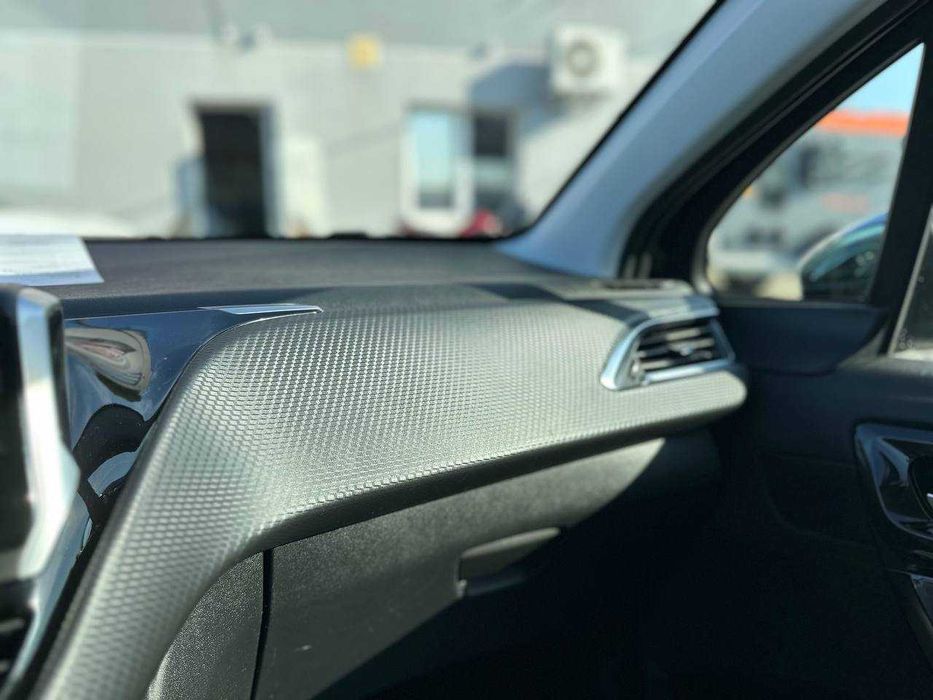 Peugeot 208 2019рік 1.2 Бензин Автомат