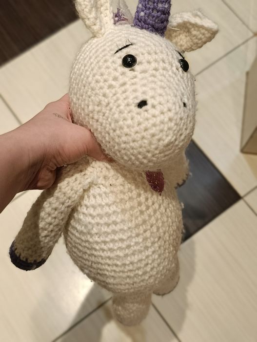 Oddaje plyszanke jednorożca