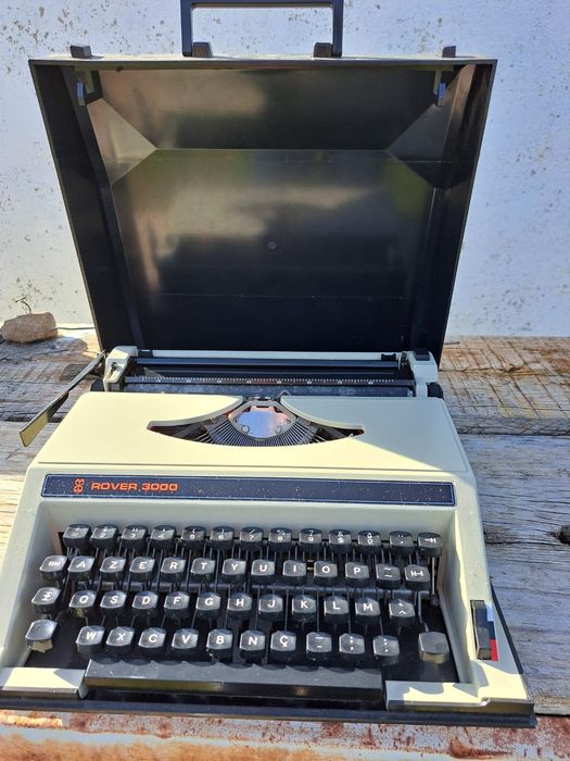 Máquina escrever Rover 3000 antiga