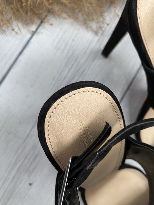 Красивые, оригинальные нарядные босоножки Zara размер 38,5-39,