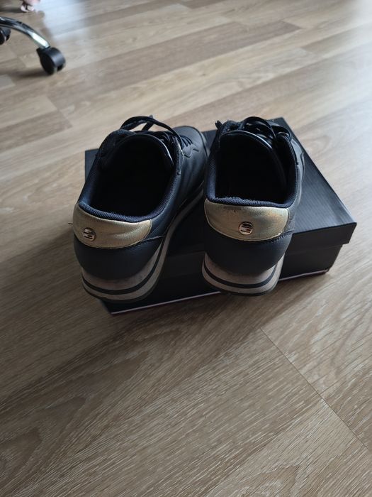 Buty Tommy Hilfiger rozm.38. granatowe