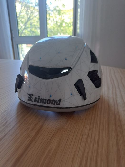 Capacete desportivo (escalada e Canyoning)