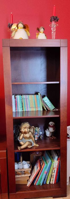 Vende se móveis, mesa e 4 cadeiras
