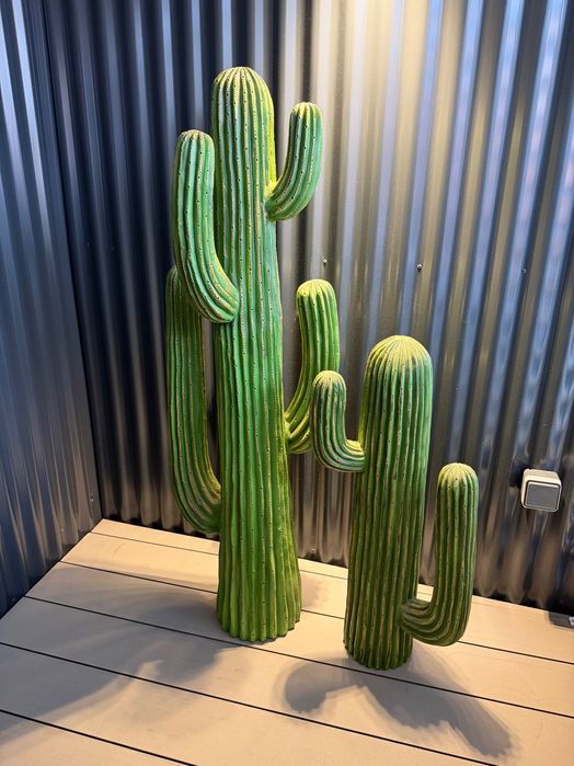 2 magníficos cactos decorativos, preço novo 339 €