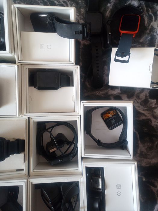 Лот 1 часов Amazfit.