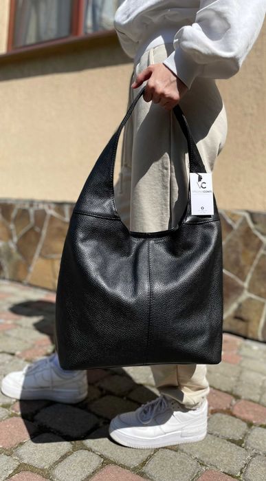 Італійська шкіряна сумка хобо велика чорна