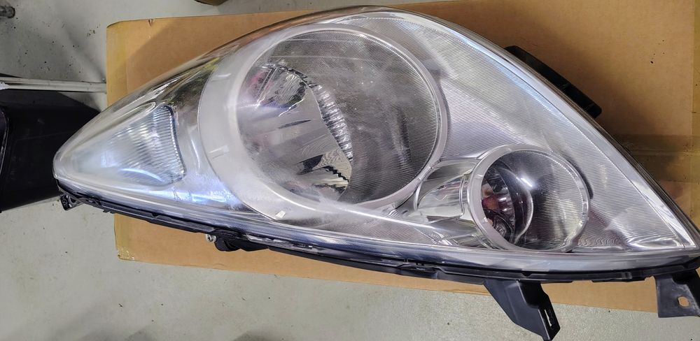 Nissan note zestaw lamp przednich e11 09-13