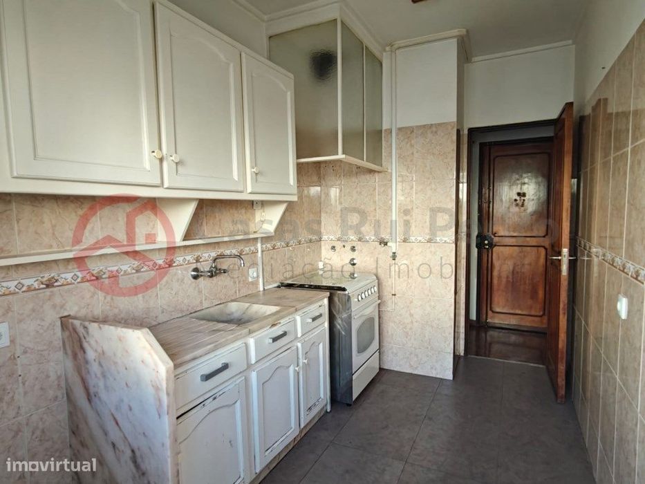 Apartamento T2 para remodelação nas Patameiras, Odivelas — Odivelas, Lisboa