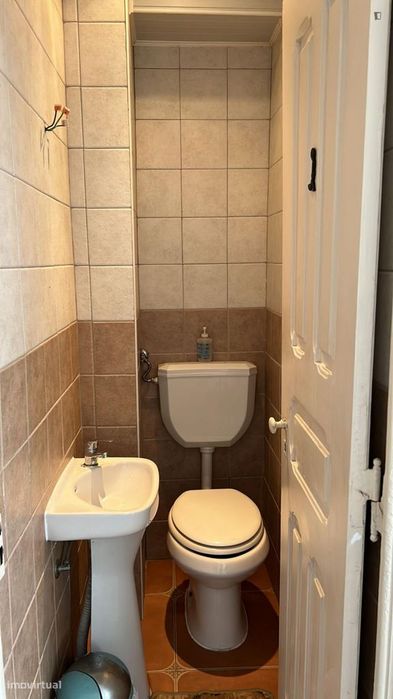 Quarto - localizado em Arroios Lisbon