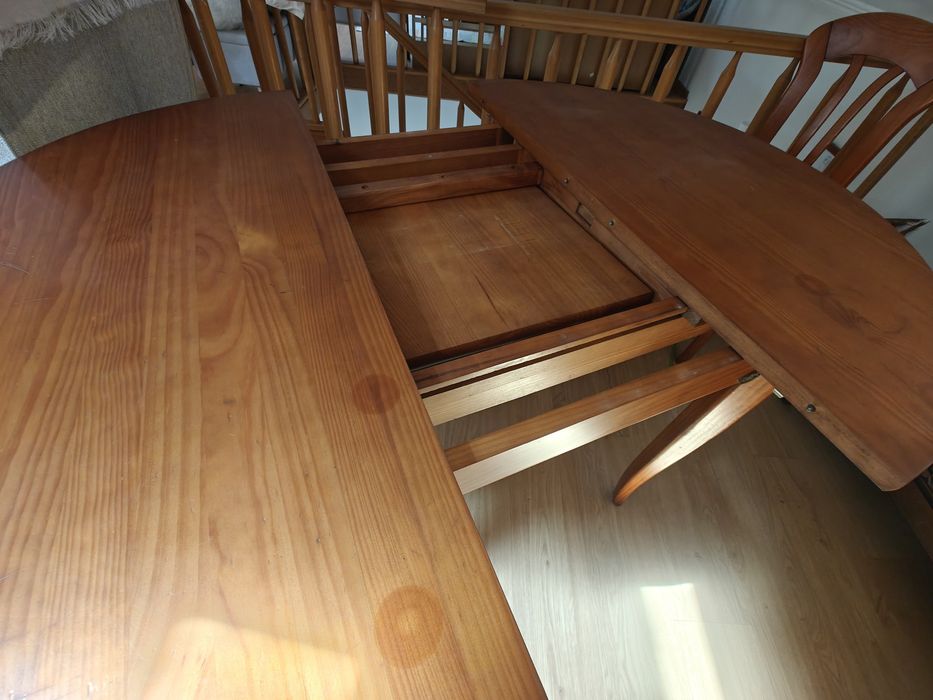 Mesa Oval Extensível em Pinho Maciço ARC + 2 Cadeiras