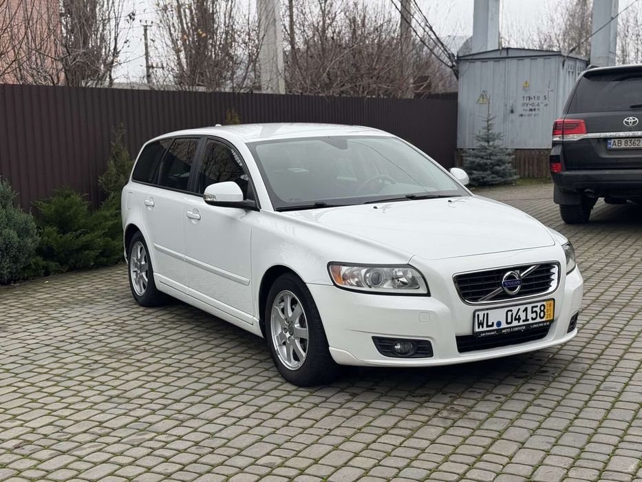 Volvo v50, 2012 продаж