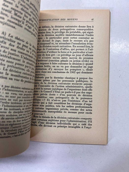 Livro - Le Droit Administratif (Ctt editorial grátis)