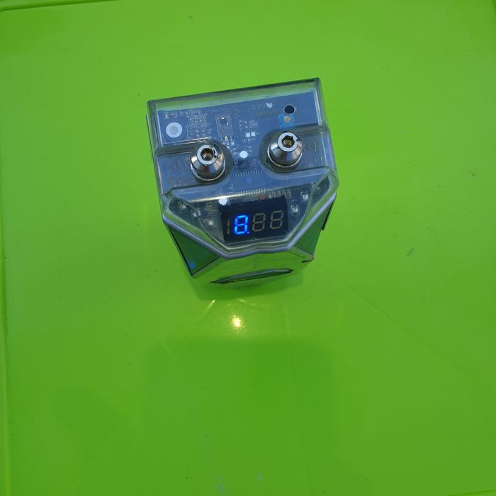 Конденсатр с цифровым вольтметром Stinger.