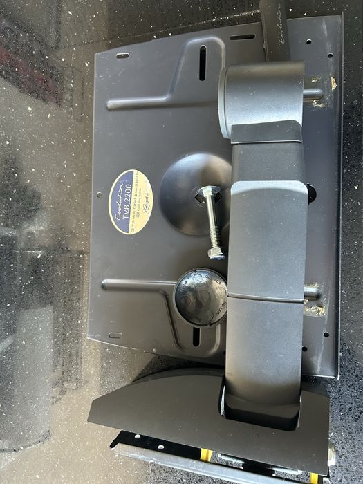 Suporte para TVs CRT (antigas) mas pequenas.