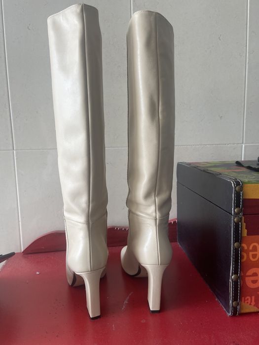 Botas em pele de cano alto