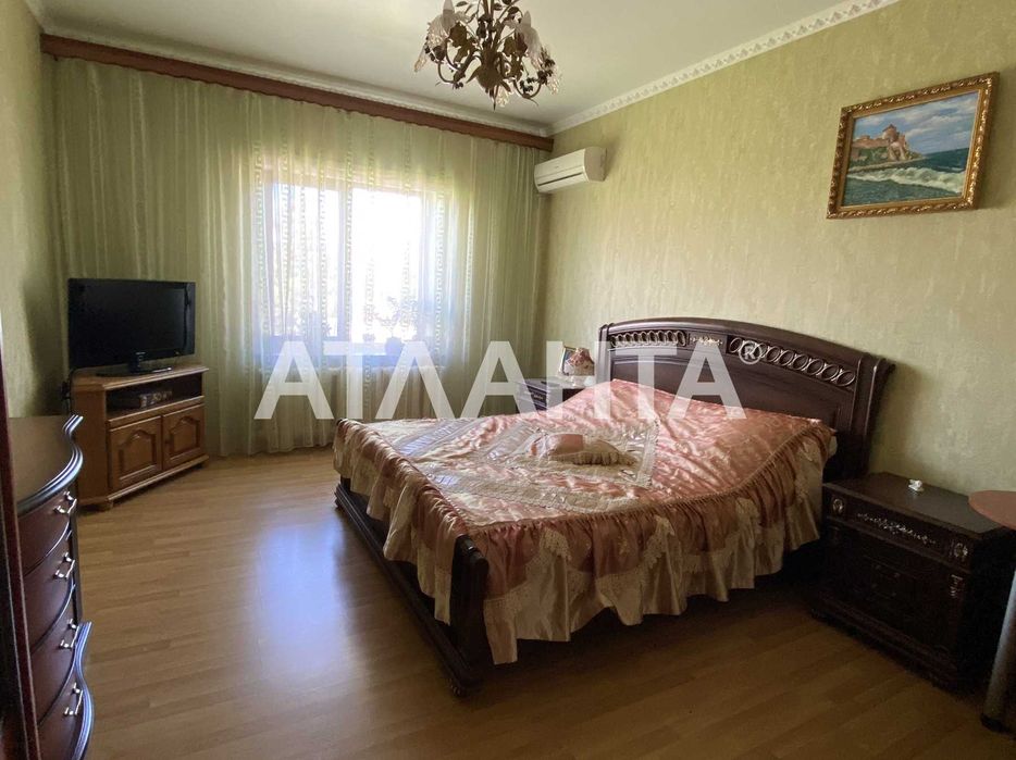 Продаётся капитальный дом с потрясающим участком 20 соток - View 5