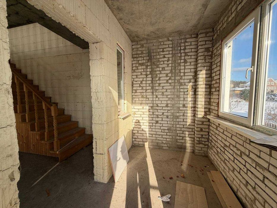 Большое помещение 900 м² с участком 15 соток в Гостомеле