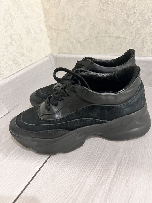 Кросівки шкіряні, взуття