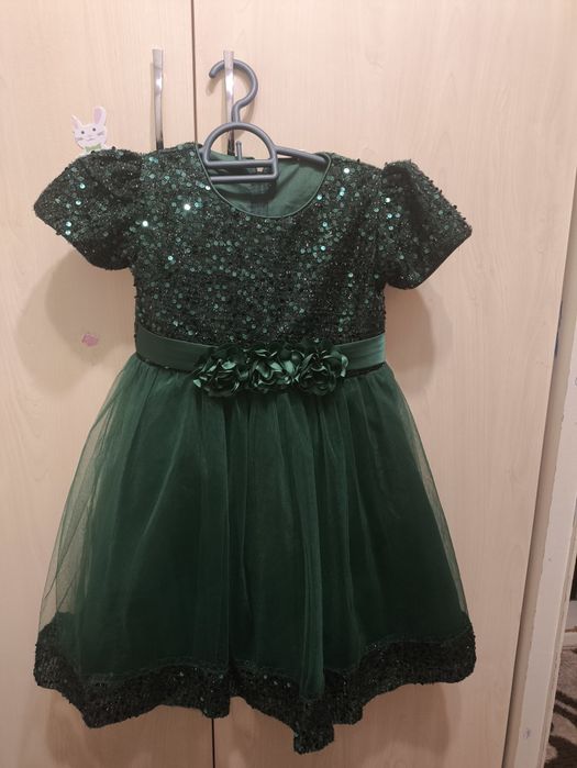 Сукня на дівчинку на 5-6 років