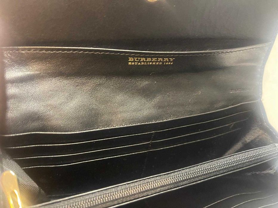 Carteira Burberry | Pele Preta – Semi Nova | C/ Caixa e Dust Bag | Dia da Mãe