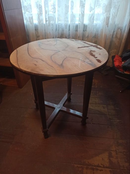 Stół zabytkowy na kawę