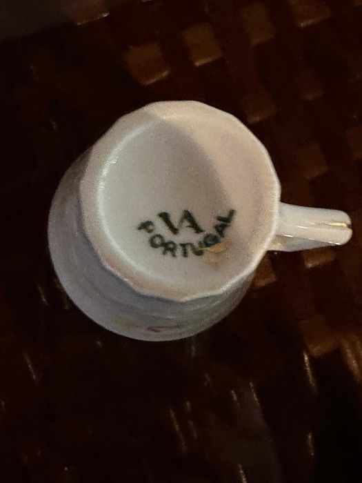 Conjunto de 24 Chavenas de cafe, antigas, marca Vista Alegre