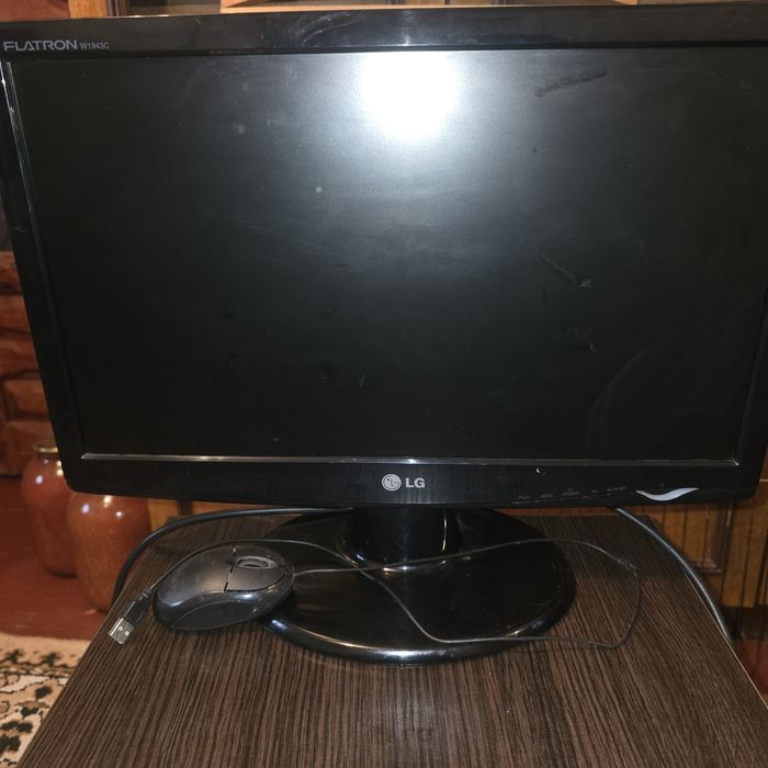 Монітор LG 19 дюймів