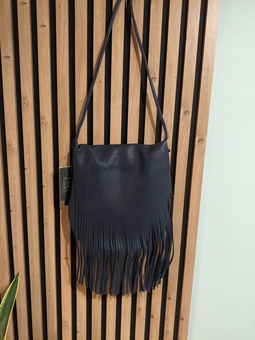 Torebka w stylu Boho z klapką i frędzlami