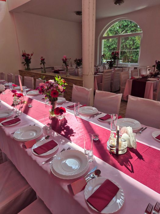 Obrusy różowe 150x200 obszywane u krawcowej ŚLUB dekoracje impreza