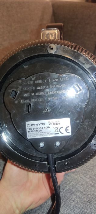czajnik elektryczny Manta KTL 9230B, moc 2150 W