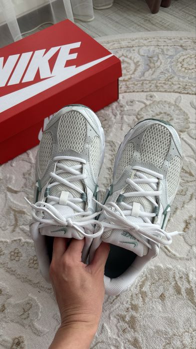 Кросівки жіночі NIKE