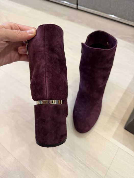 LE SILLA Замшевые ботильоны фиолетового цвета