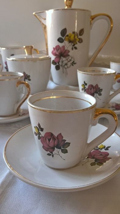 serviço de café da marca S. Roque