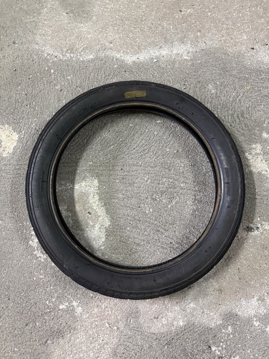 Pneu dianteiro motorizada
