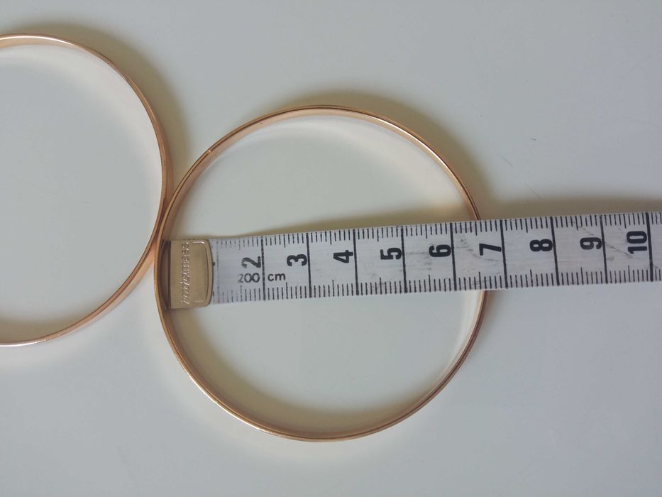 2 szt bransoletek gładkie płaskie w kolorze złotym śred. około 7cm